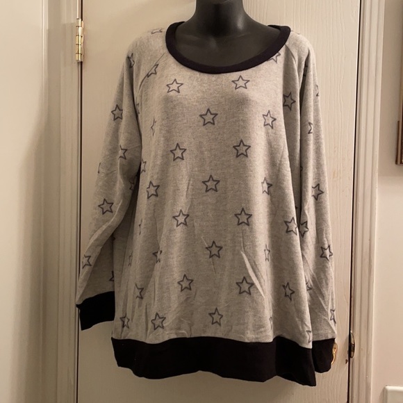 (2X) Plus Size Star Print Sweater - Picture 2 of 5